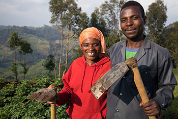 Husband and wife farmer team in Rwanda